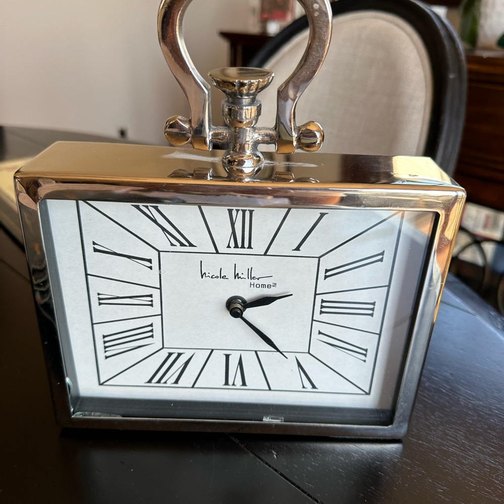 Nicole miller silver clock pre owned and fabulous